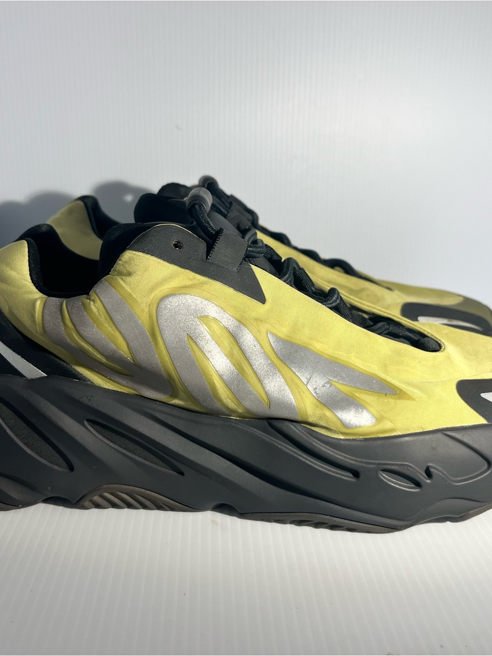 Yeezy Boost 700 MNVN Resin